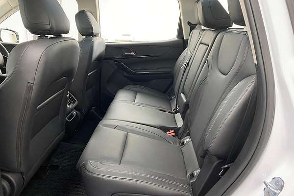 2025 Mahindra XUV700 AX7L