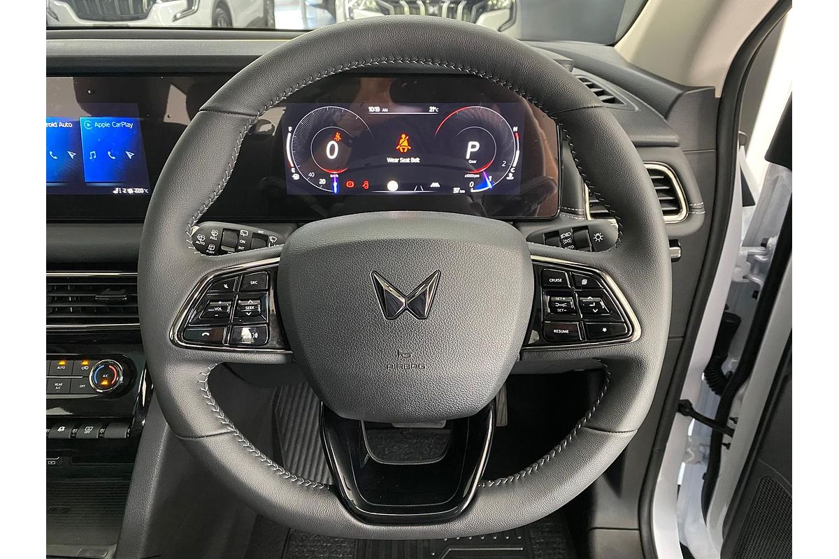2025 Mahindra XUV700 AX7L