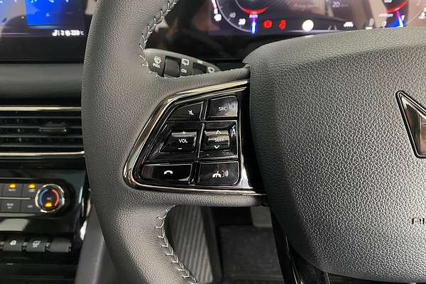 2025 Mahindra XUV700 AX7L