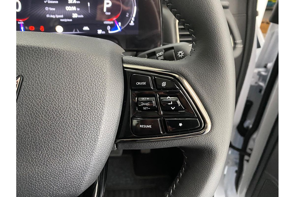 2025 Mahindra XUV700 AX7L
