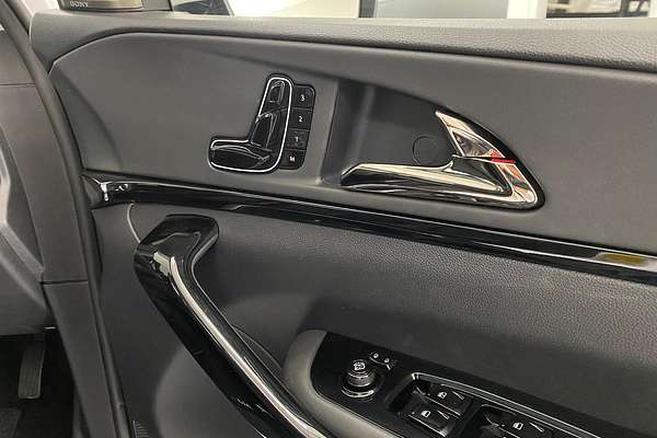 2025 Mahindra XUV700 AX7L