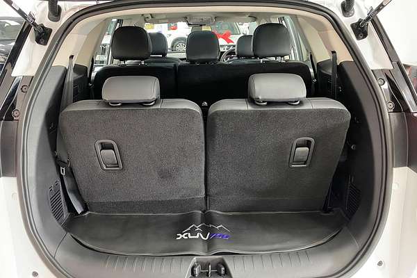 2025 Mahindra XUV700 AX7L