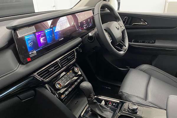 2025 Mahindra XUV700 AX7L