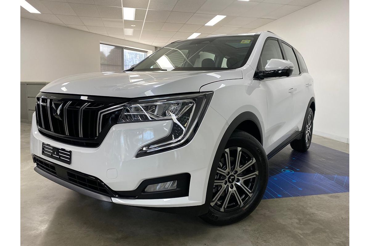 2025 Mahindra XUV700 AX7L
