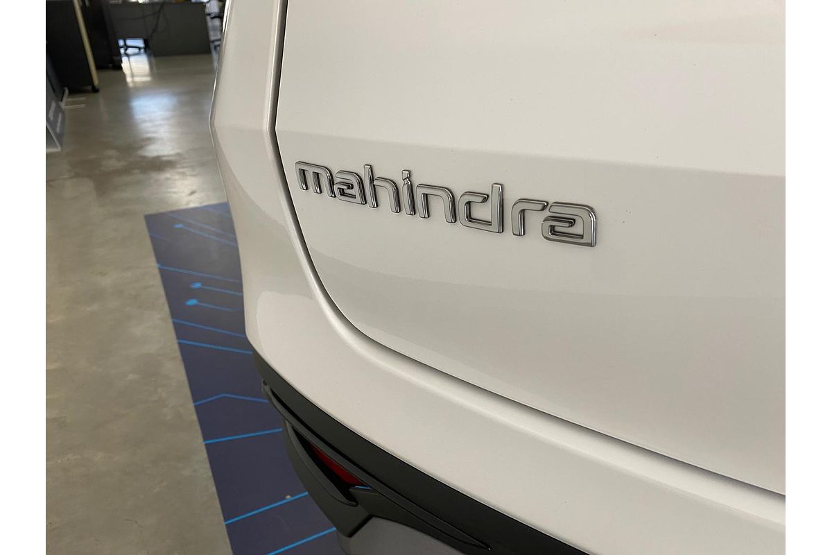 2025 Mahindra XUV700 AX7L