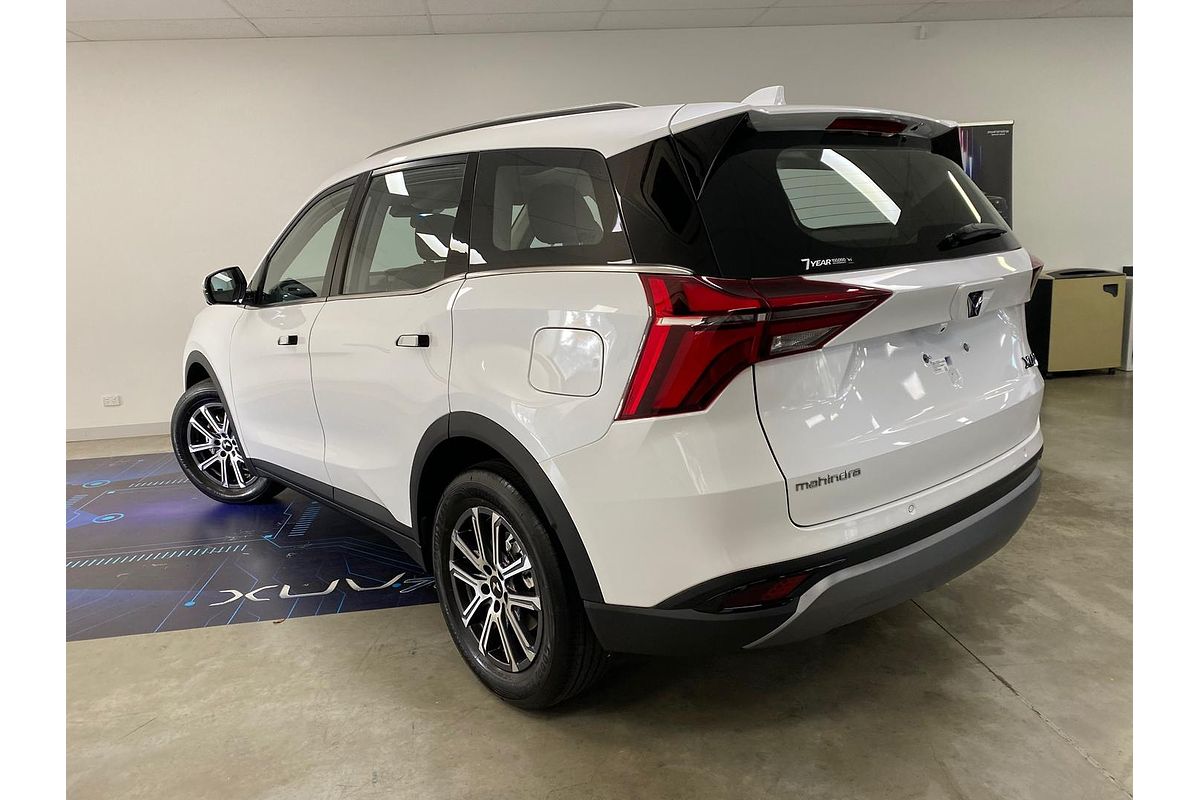 2025 Mahindra XUV700 AX7L