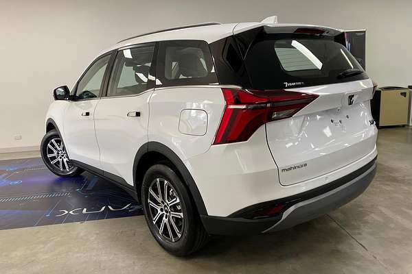 2025 Mahindra XUV700 AX7L