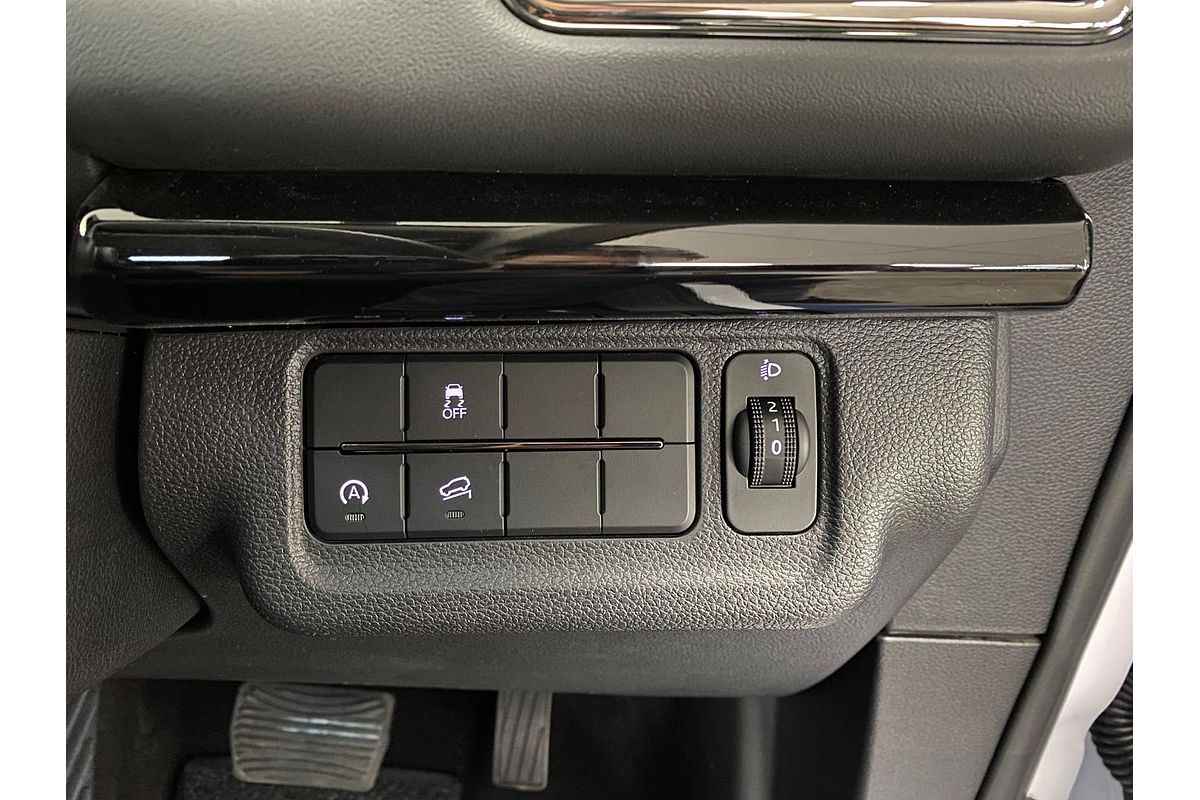 2025 Mahindra XUV700 AX7L