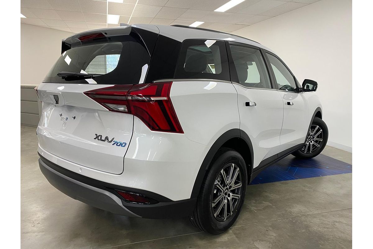 2025 Mahindra XUV700 AX7L