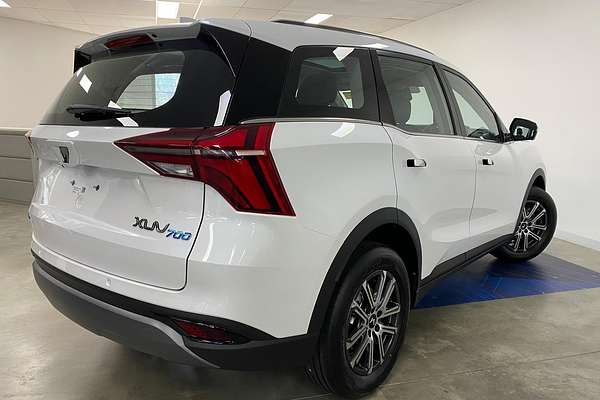 2025 Mahindra XUV700 AX7L