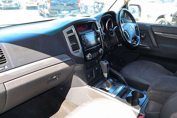 2016 Mitsubishi Pajero GLX NX