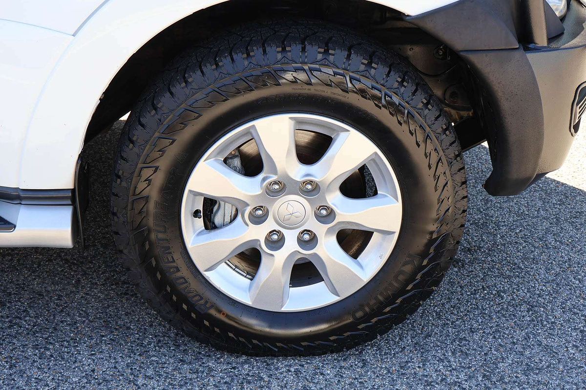 2016 Mitsubishi Pajero GLX NX