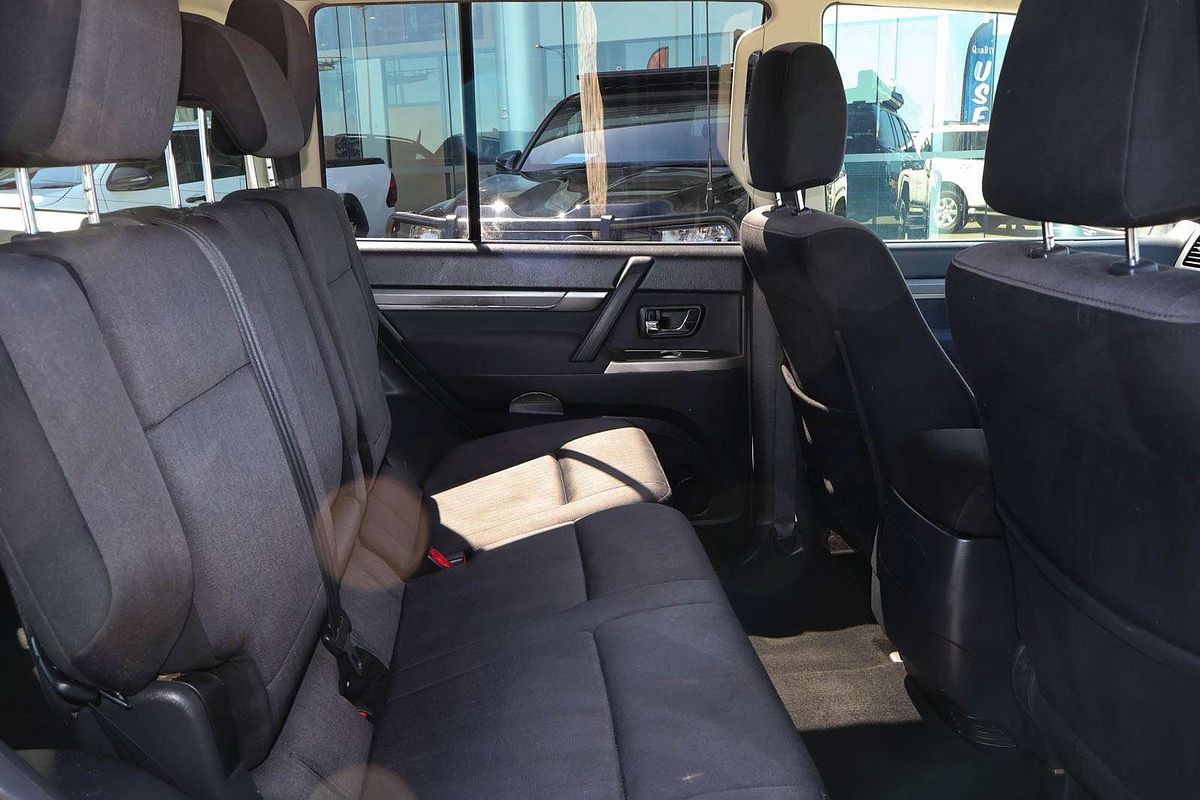 2016 Mitsubishi Pajero GLX NX