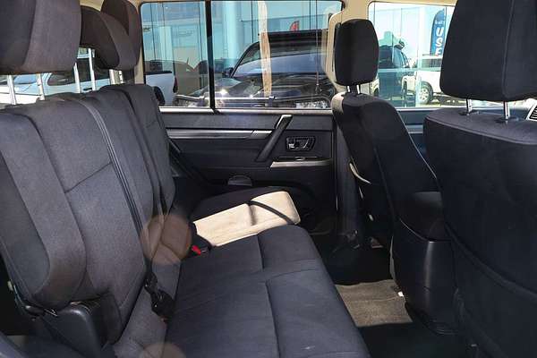 2016 Mitsubishi Pajero GLX NX