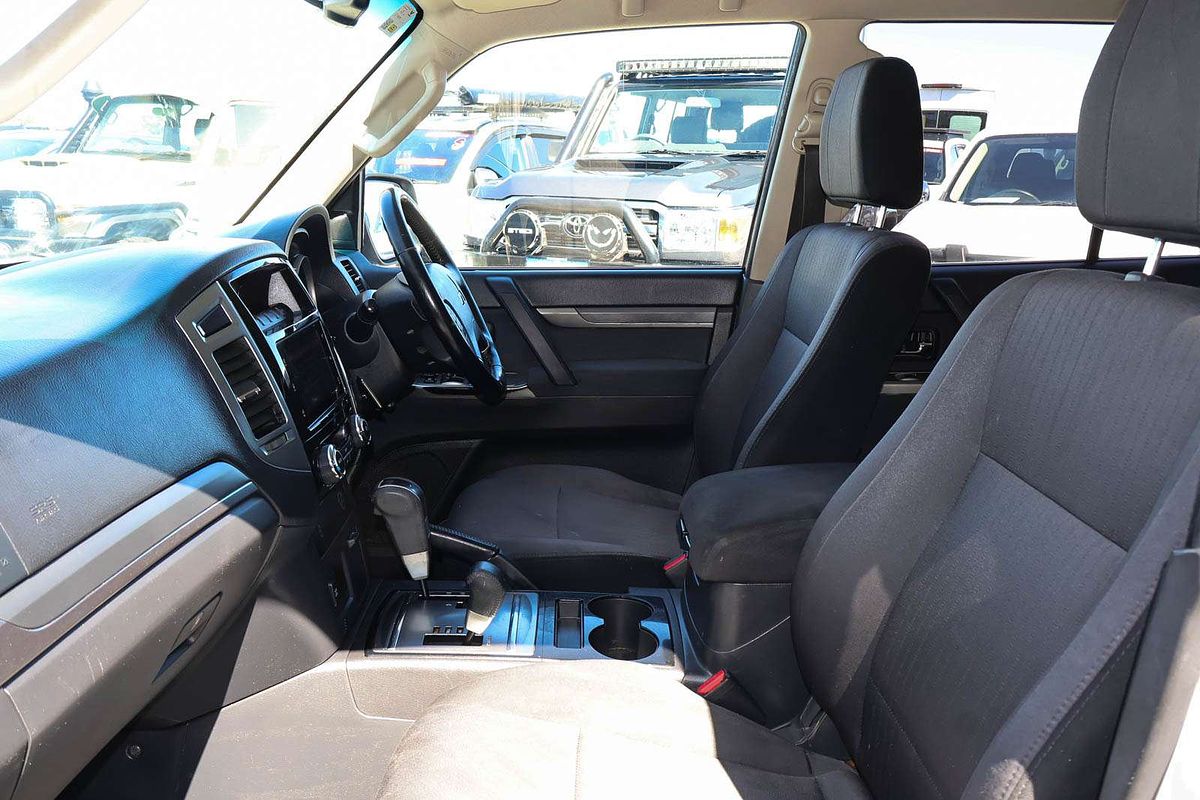 2016 Mitsubishi Pajero GLX NX