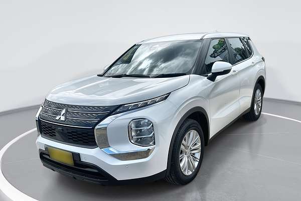 2023 Mitsubishi Outlander ES ZM