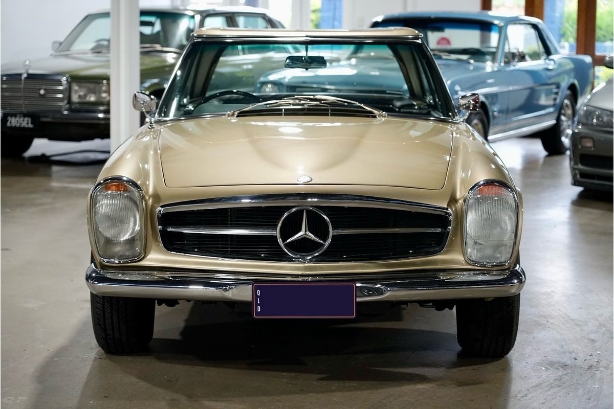 1967 Mercedes-Benz 230SL W113