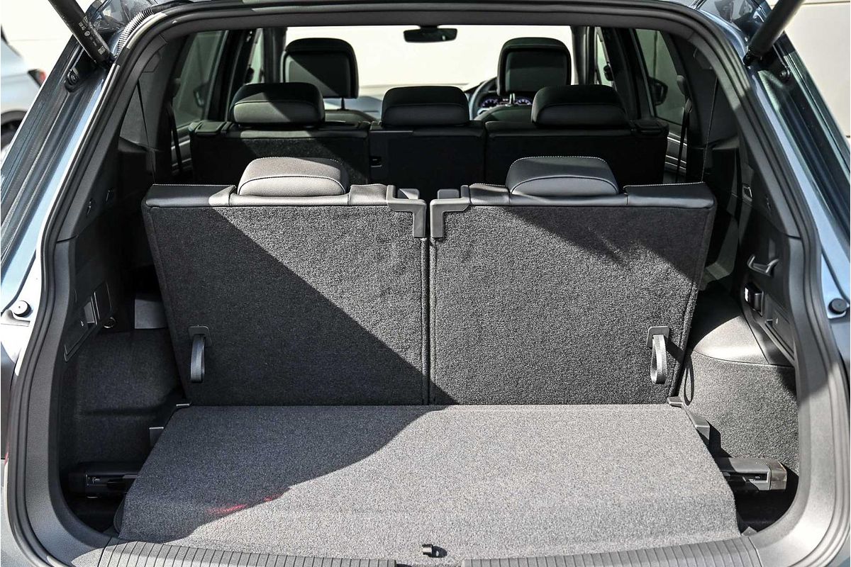 2024 Volkswagen Tiguan Wolfsburg Edition Allspace 5N