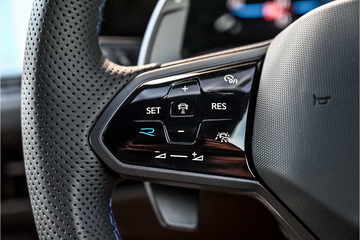 2024 Volkswagen Golf R 8