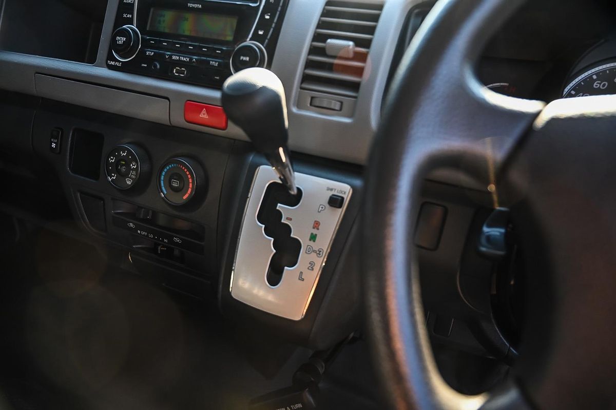 2013 Toyota Hiace KDH221R
