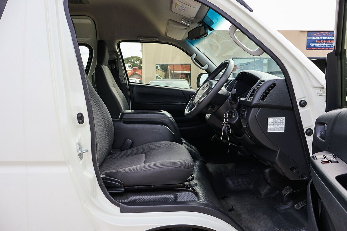2017 Toyota Hiace Commuter KDH223R
