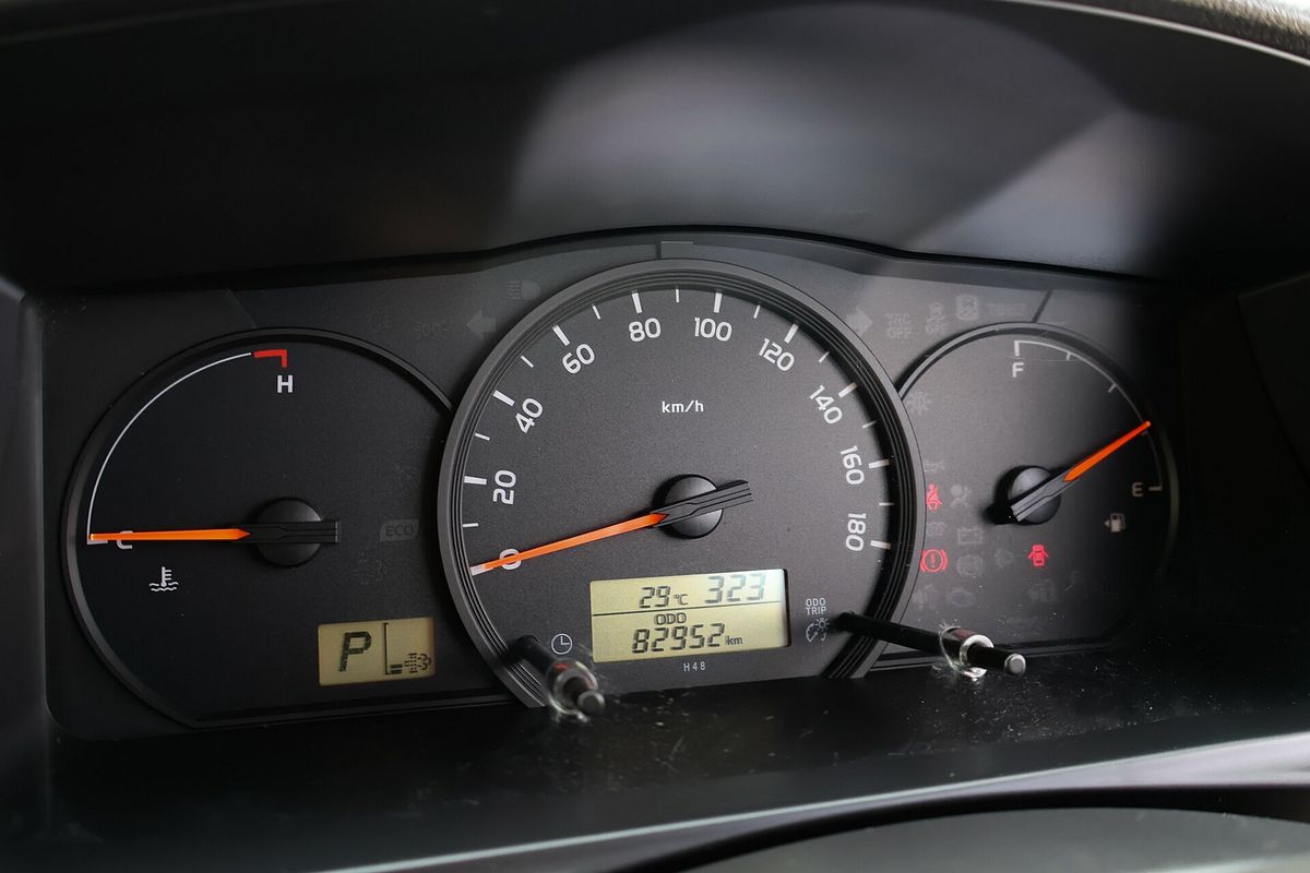 2017 Toyota Hiace Commuter KDH223R