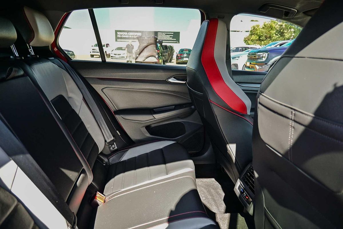 2022 Volkswagen Golf GTI 8
