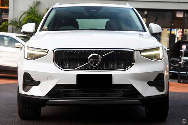 2024 Volvo XC40 Plus B4