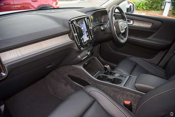 2024 Volvo XC40 Plus B4
