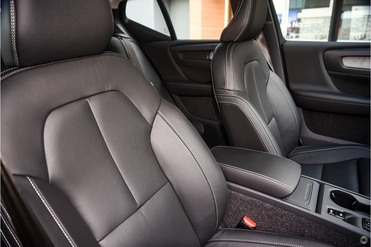 2024 Volvo XC40 Plus B4