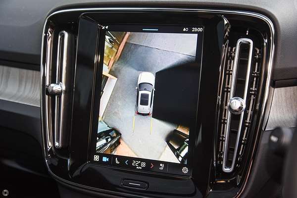 2024 Volvo XC40 Plus B4