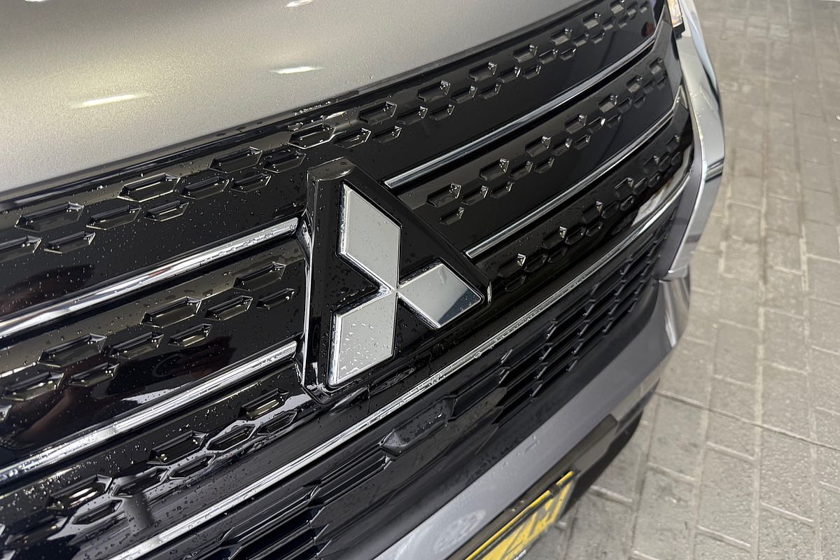 2023 Mitsubishi Outlander ES ZM