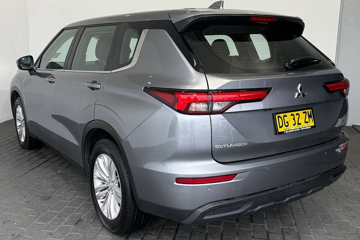 2023 Mitsubishi Outlander ES ZM