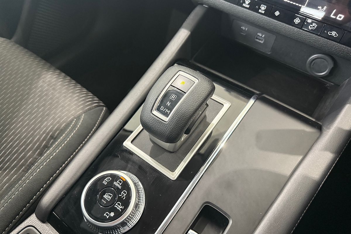 2023 Mitsubishi Outlander ES ZM