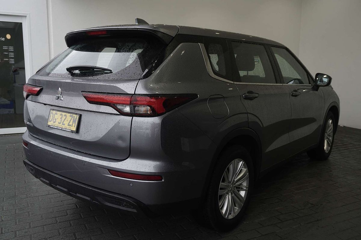 2023 Mitsubishi Outlander ES ZM