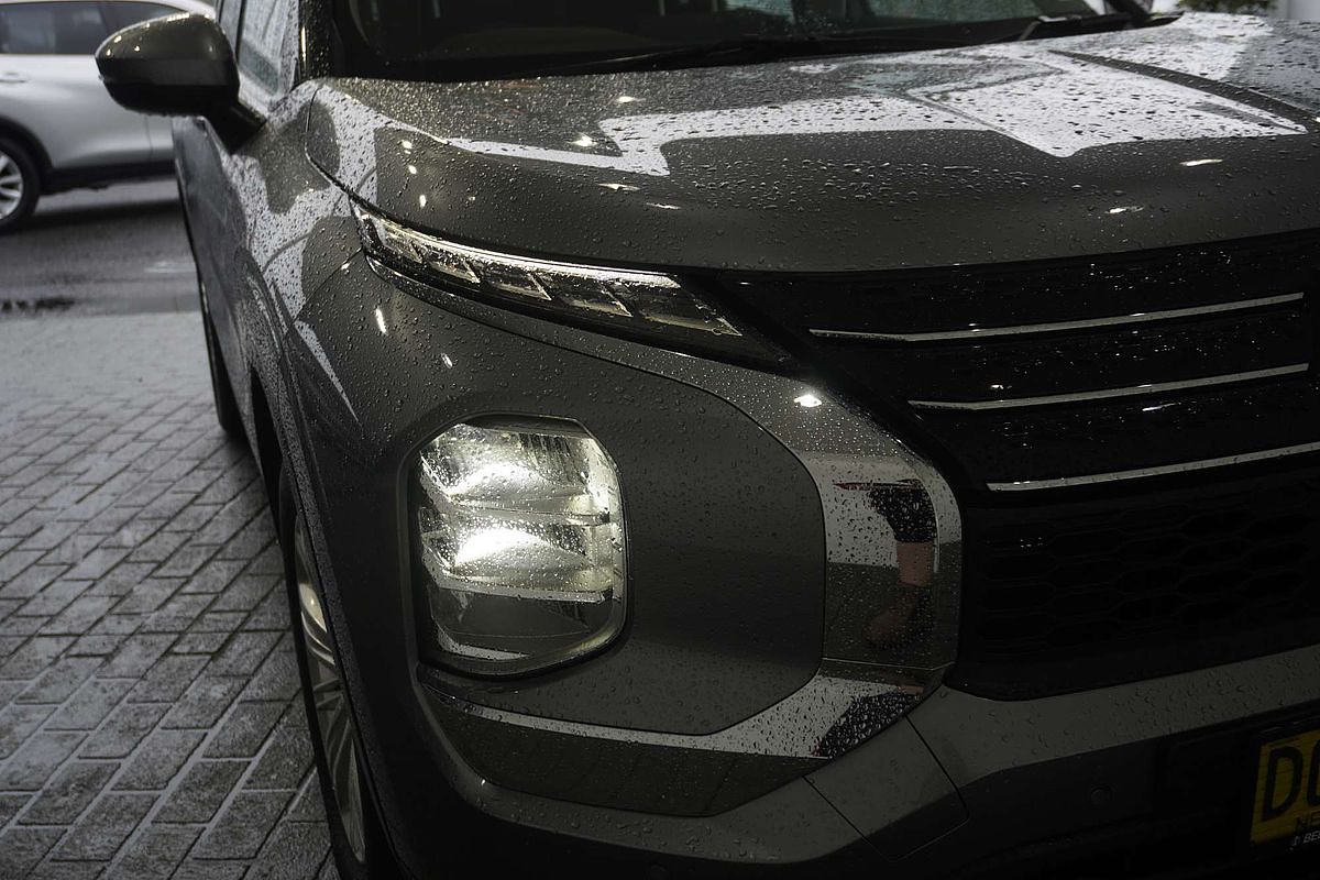 2023 Mitsubishi Outlander ES ZM