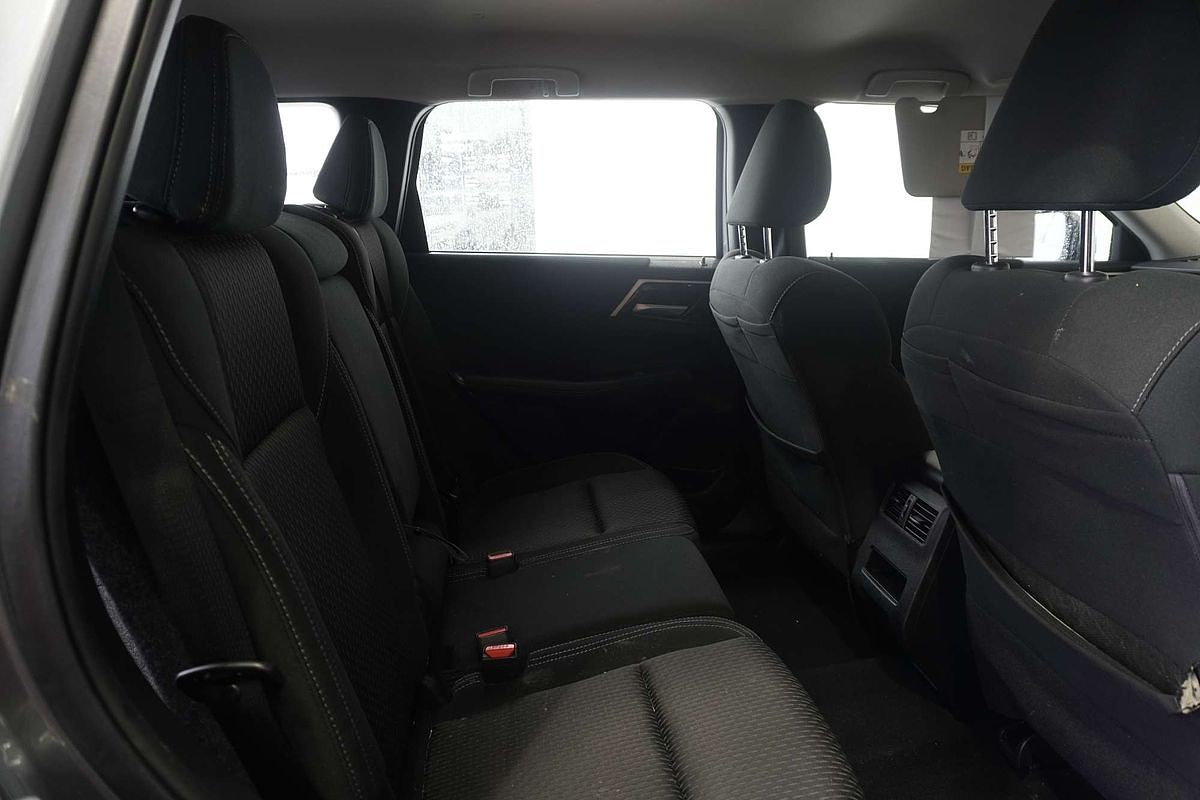 2023 Mitsubishi Outlander ES ZM
