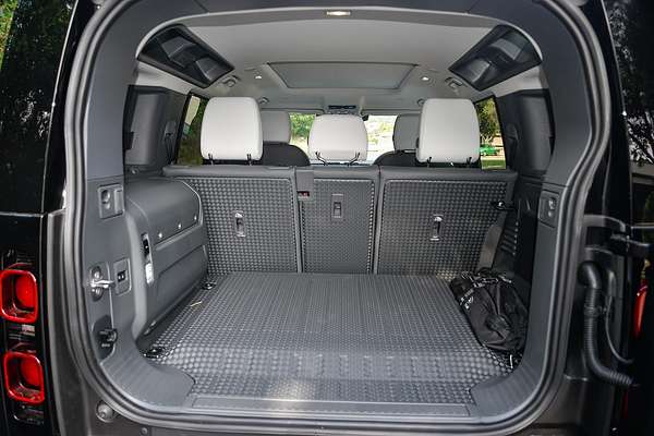 2024 Land Rover Defender 110 P400e X-Dynamic SE L663