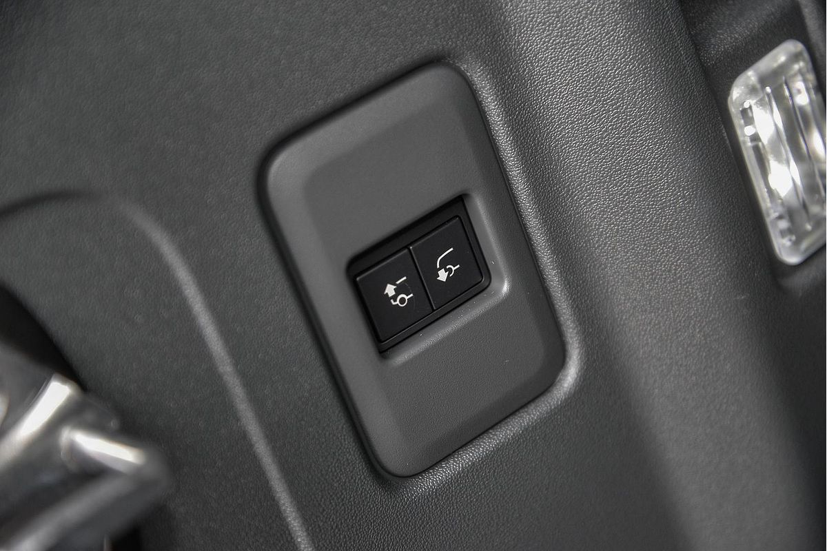 2024 Land Rover Defender 110 P400e X-Dynamic SE L663