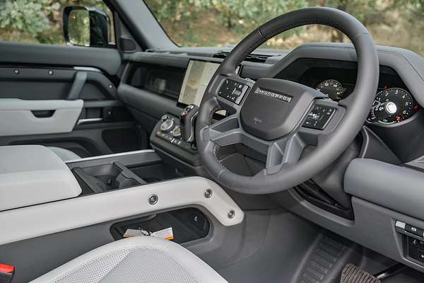 2024 Land Rover Defender 110 P400e X-Dynamic SE L663