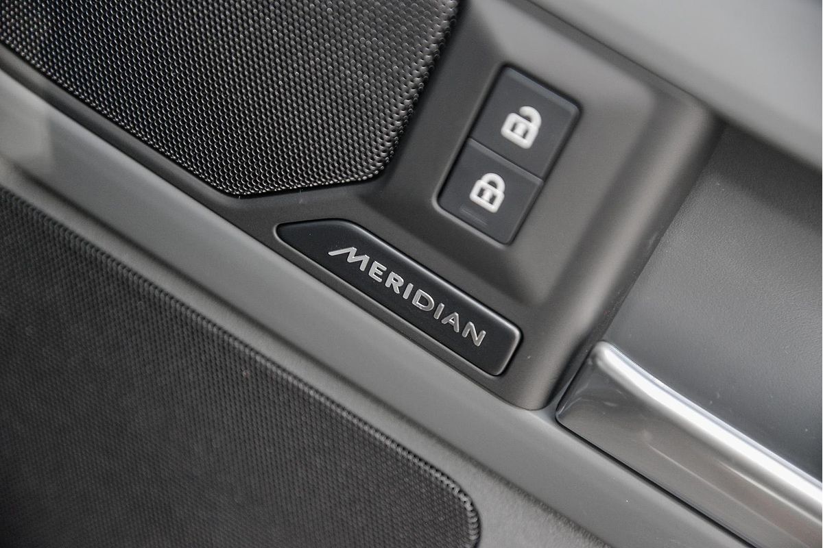 2024 Land Rover Defender 110 P400e X-Dynamic SE L663