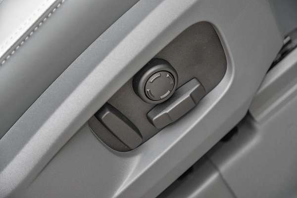 2024 Land Rover Defender 110 P400e X-Dynamic SE L663