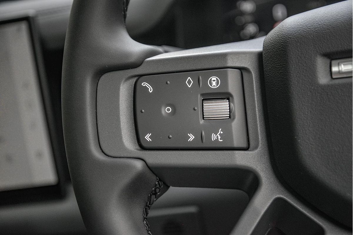 2024 Land Rover Defender 110 P400e X-Dynamic SE L663