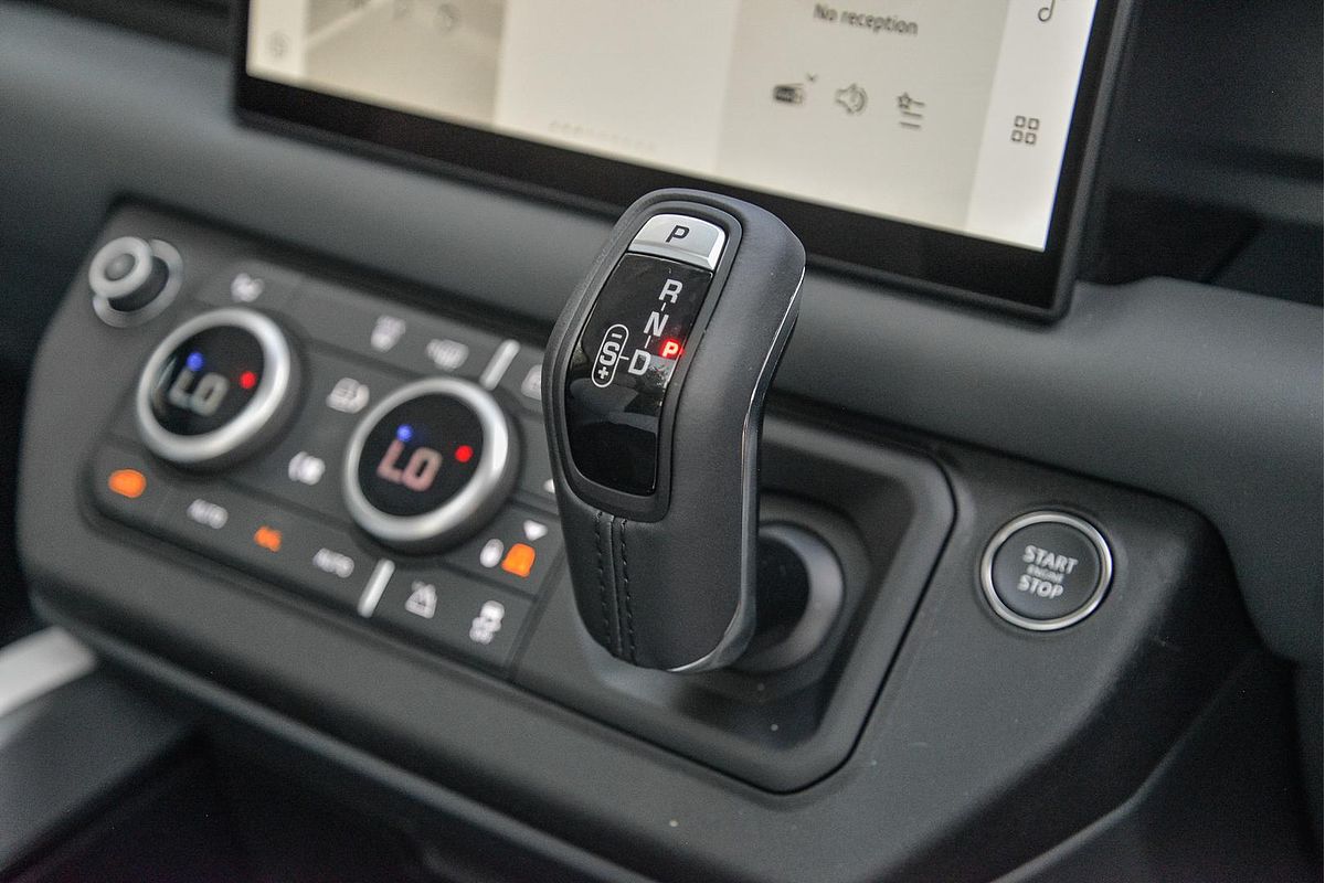 2024 Land Rover Defender 110 P400e X-Dynamic SE L663