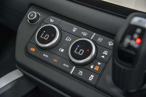 2024 Land Rover Defender 110 P400e X-Dynamic SE L663