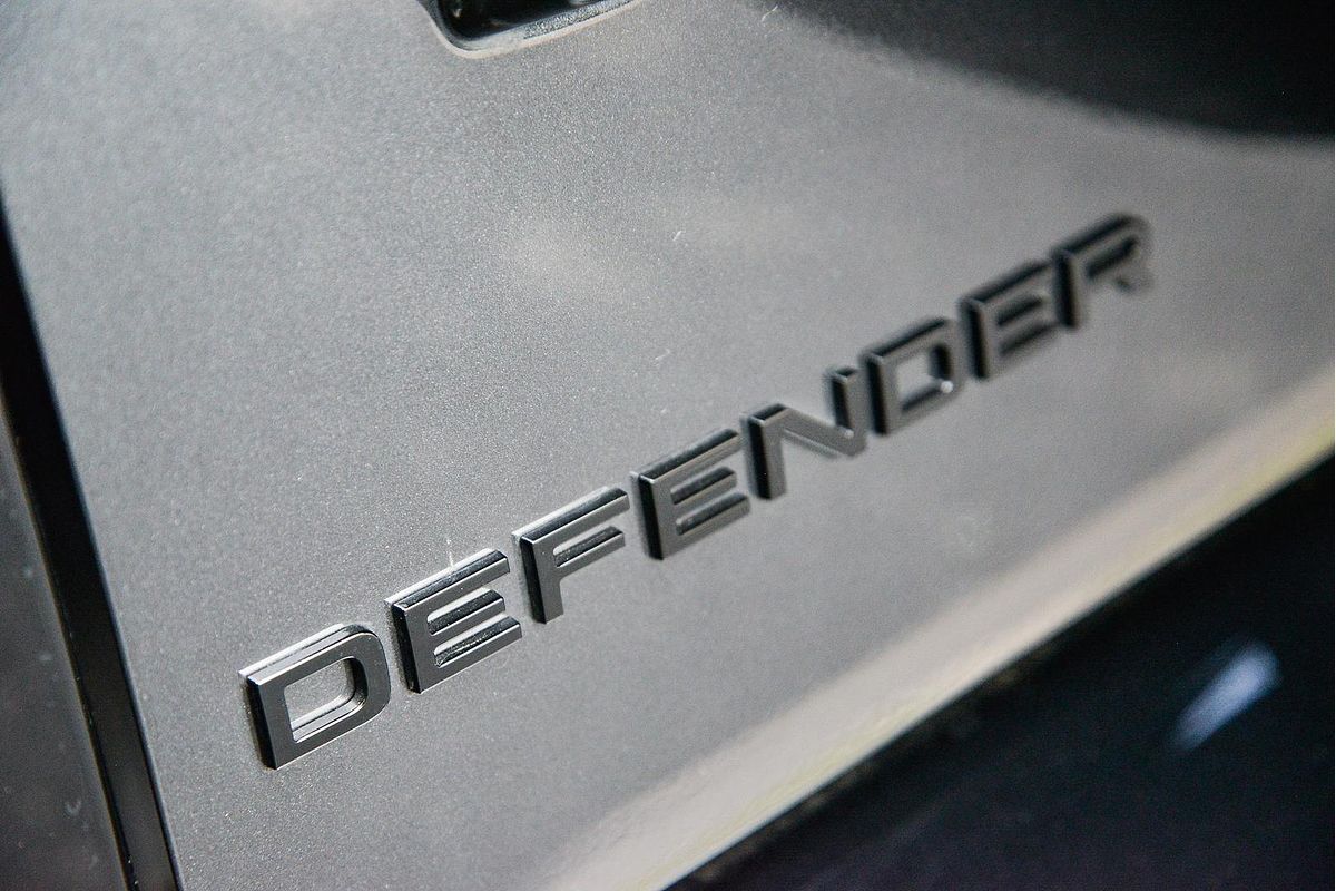 2024 Land Rover Defender 110 P400e X-Dynamic SE L663