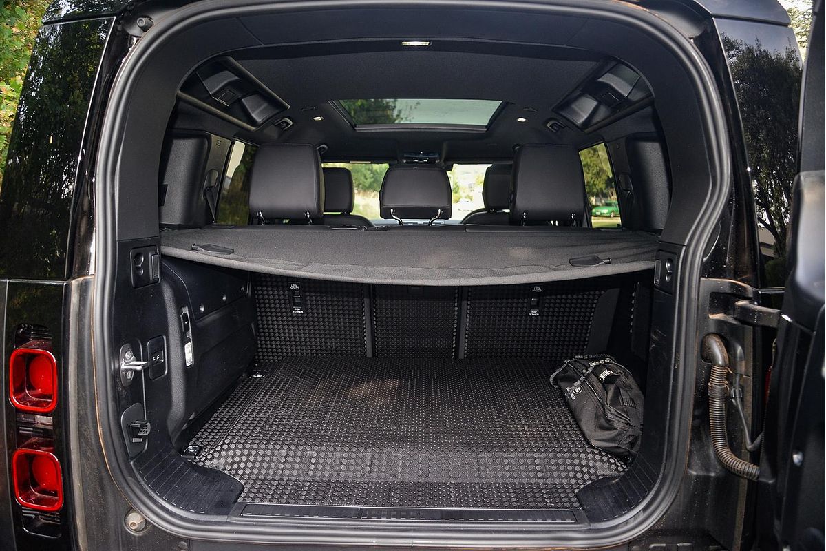 2024 Land Rover Defender 110 P400e X-Dynamic SE L663