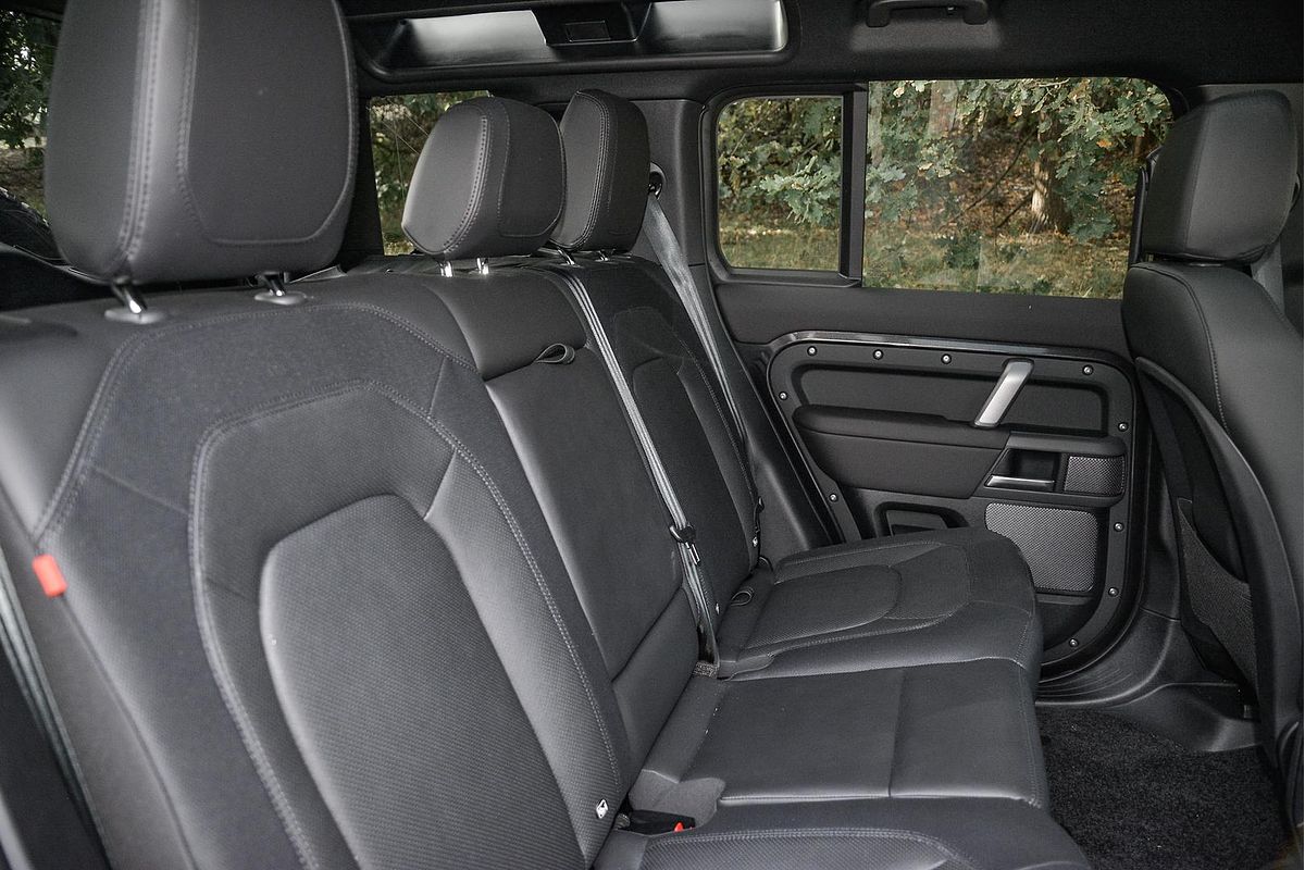 2024 Land Rover Defender 110 P400e X-Dynamic SE L663