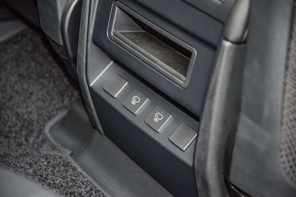 2024 Land Rover Defender 110 P400e X-Dynamic SE L663