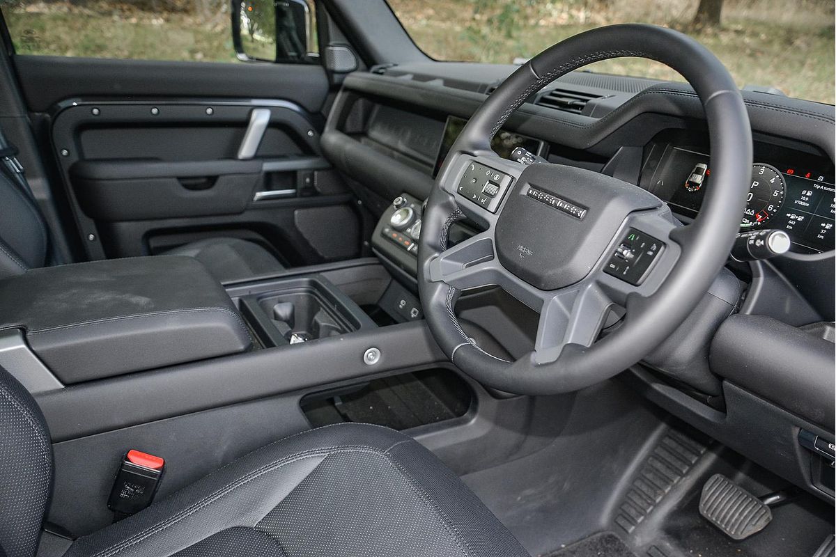2024 Land Rover Defender 110 P400e X-Dynamic SE L663